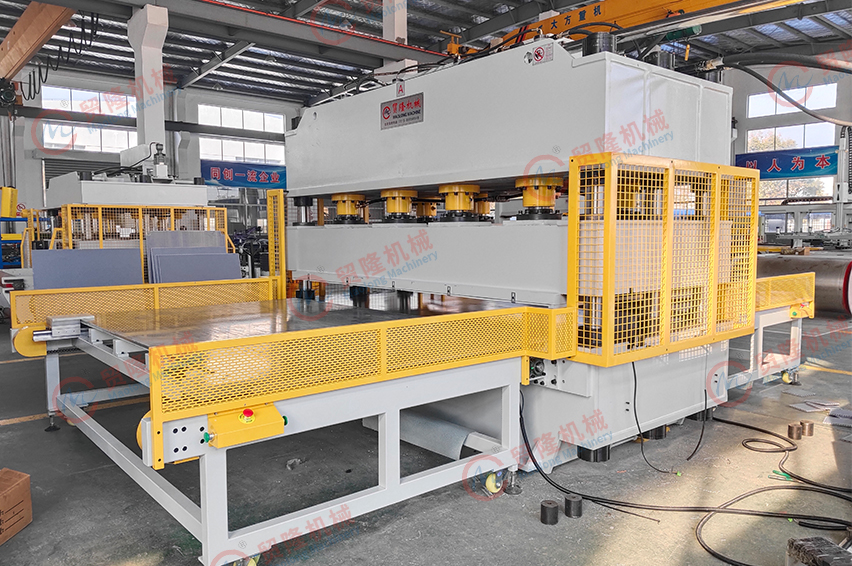 1CM蜂窝板全自动裁断机