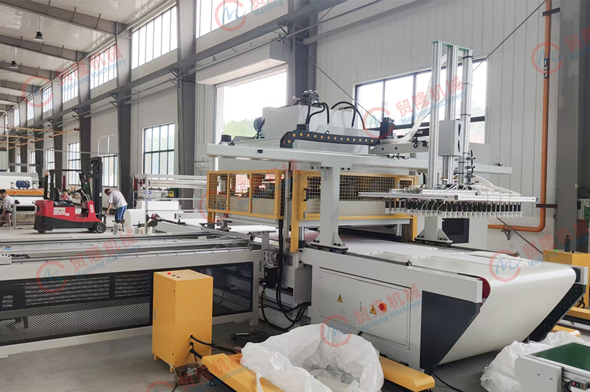 全自动输送带式裁断机