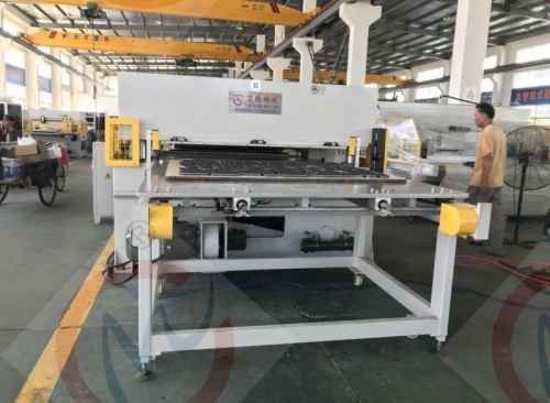 华体会官方版网站登录入口 汽车座椅面料裁断机